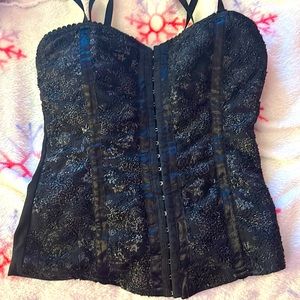 I’m selling another black coreset it’s all black and has sparkling